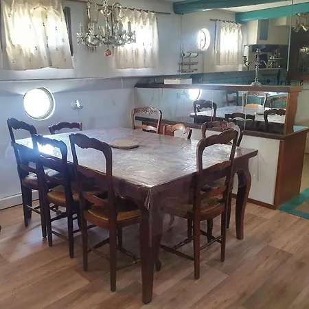 Hotel na wodzie Peniche Authentique Confort Aigues-Mortes