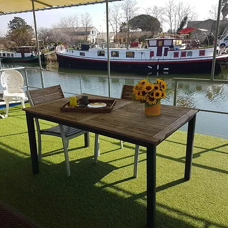 Hotel na wodzie Peniche Authentique Confort Aigues-Mortes